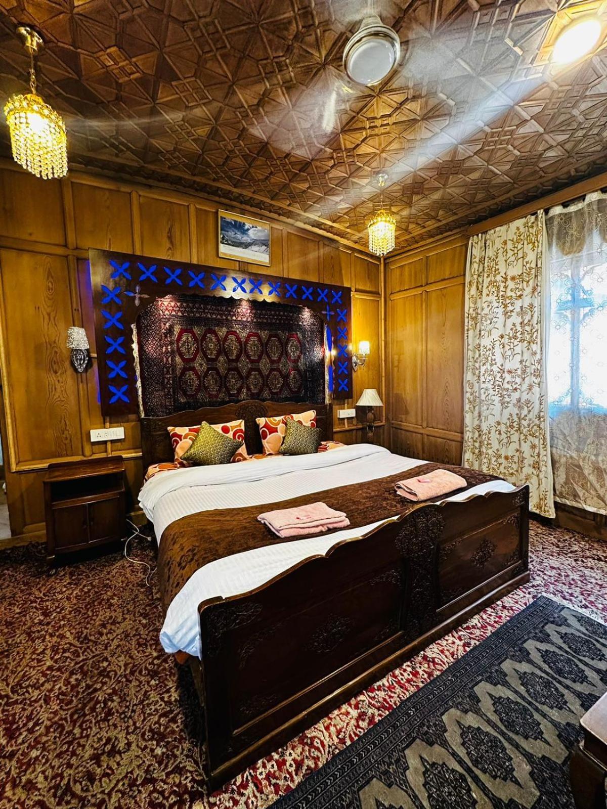Hotel Floating Luxury Group Of Houseboats Srīnagar Esterno foto