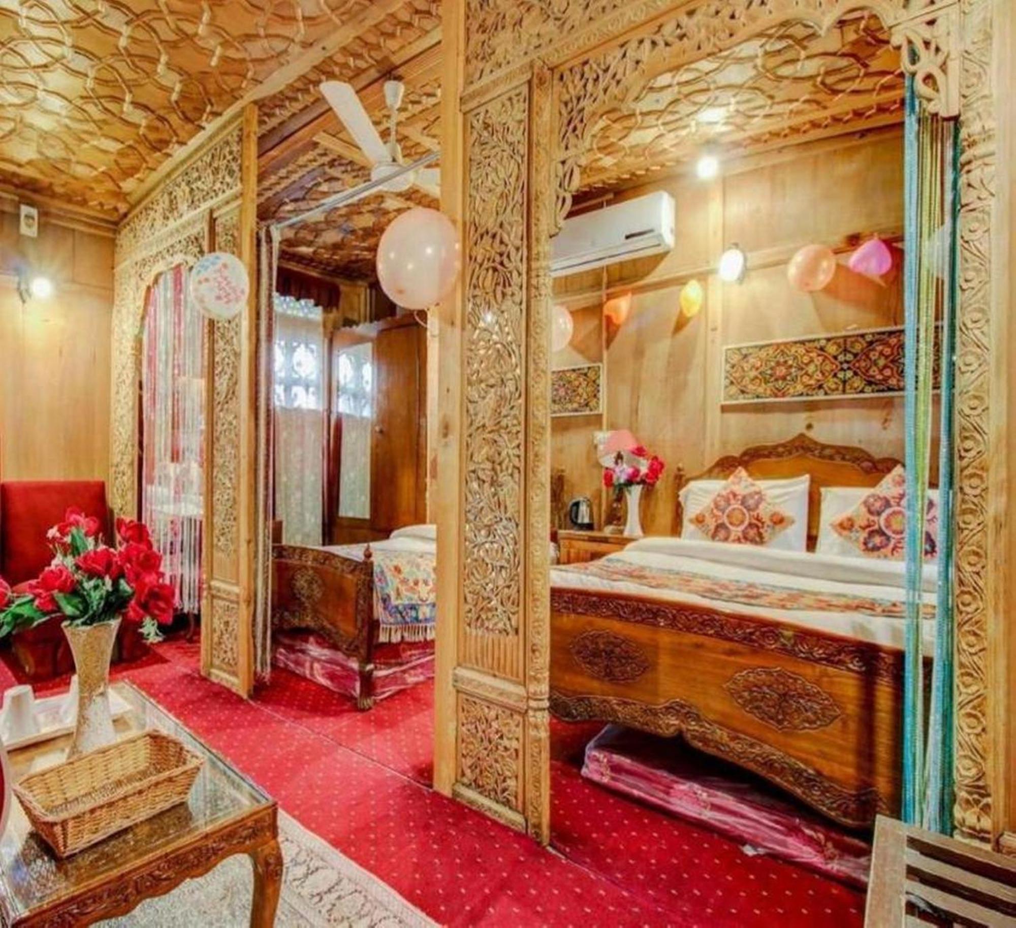 Hotel Floating Luxury Group Of Houseboats Srīnagar Esterno foto