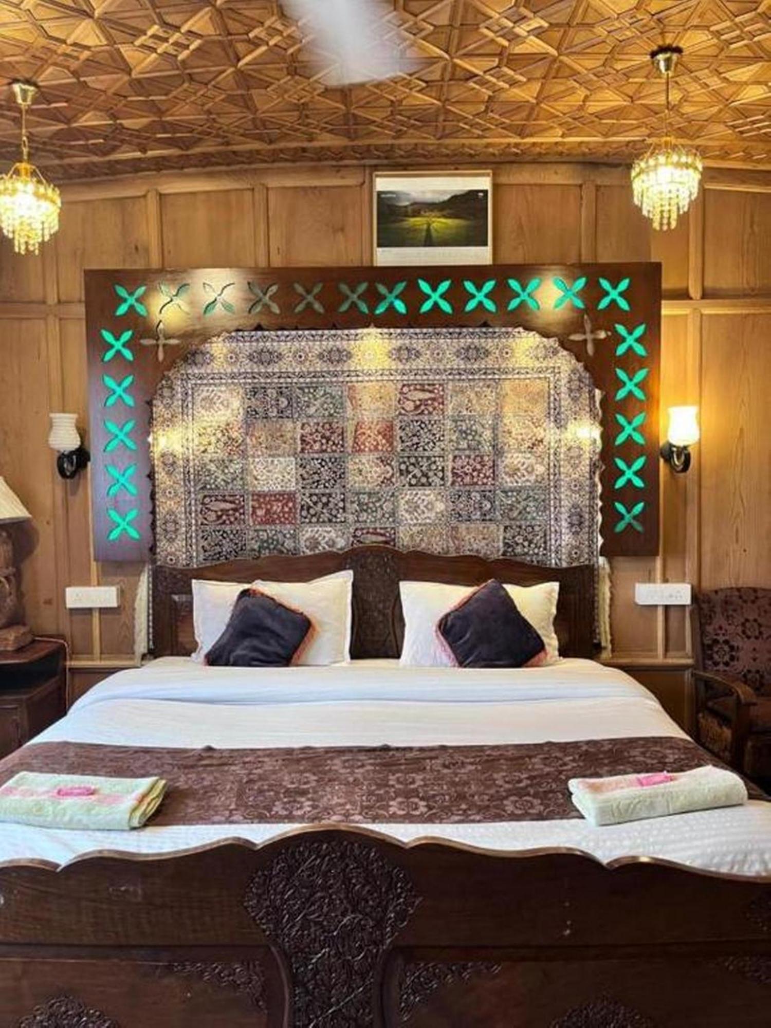 Hotel Floating Luxury Group Of Houseboats Srīnagar Esterno foto