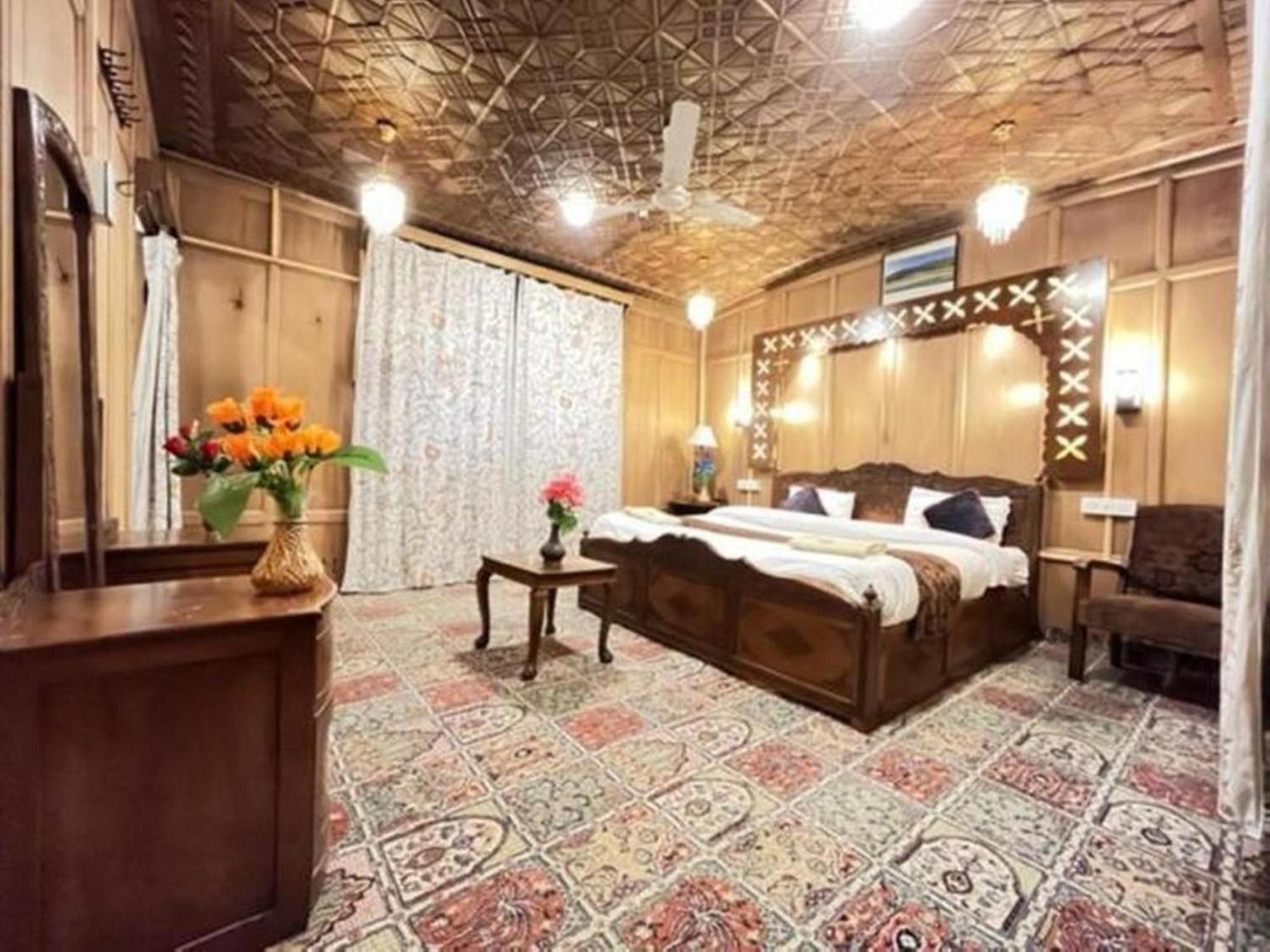Hotel Floating Luxury Group Of Houseboats Srīnagar Esterno foto