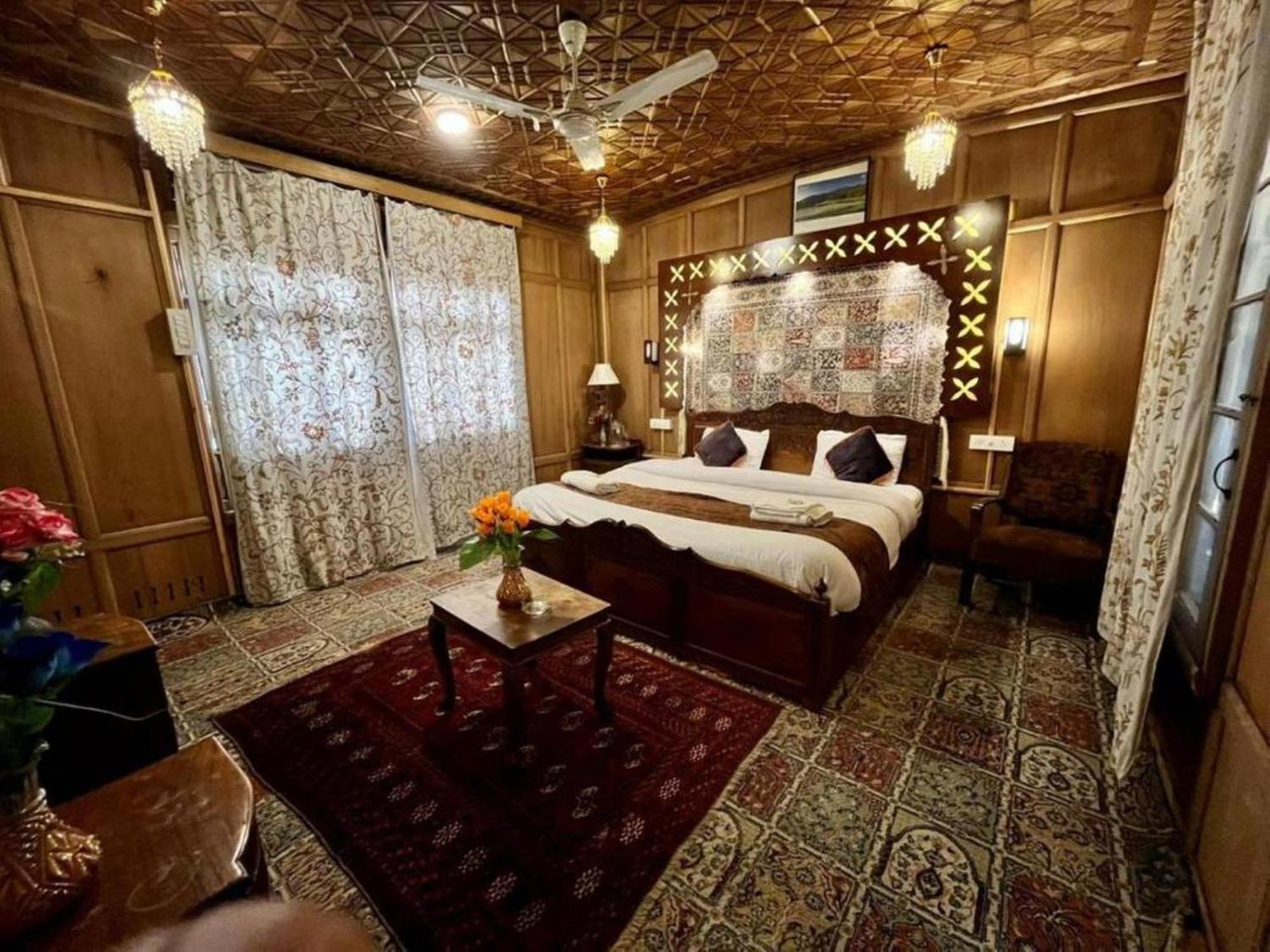 Hotel Floating Luxury Group Of Houseboats Srīnagar Esterno foto