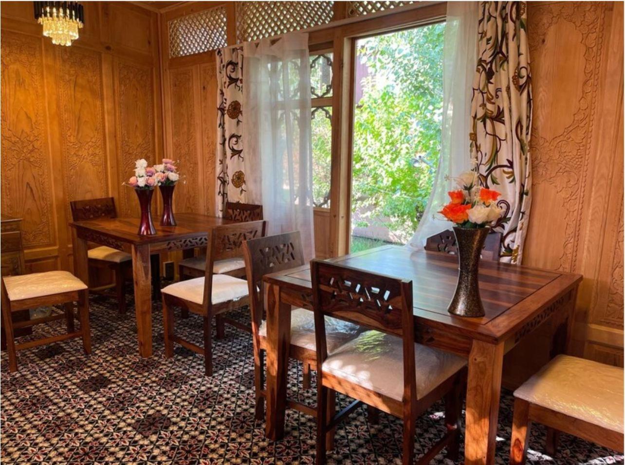 Hotel Floating Luxury Group Of Houseboats Srīnagar Esterno foto